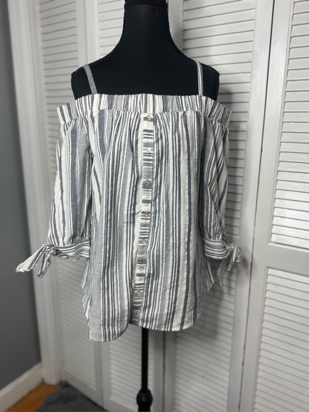 Off-Shoulder Striped Button-Front Top in White and Gray Boho Size Medium